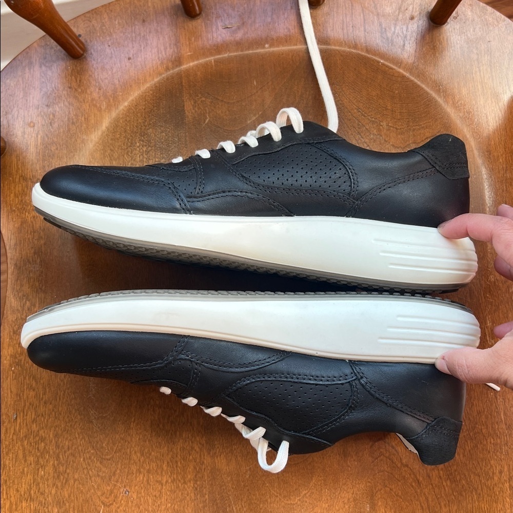 Women’s Ecco Black Leather Sneakers - Picture 4 of 7